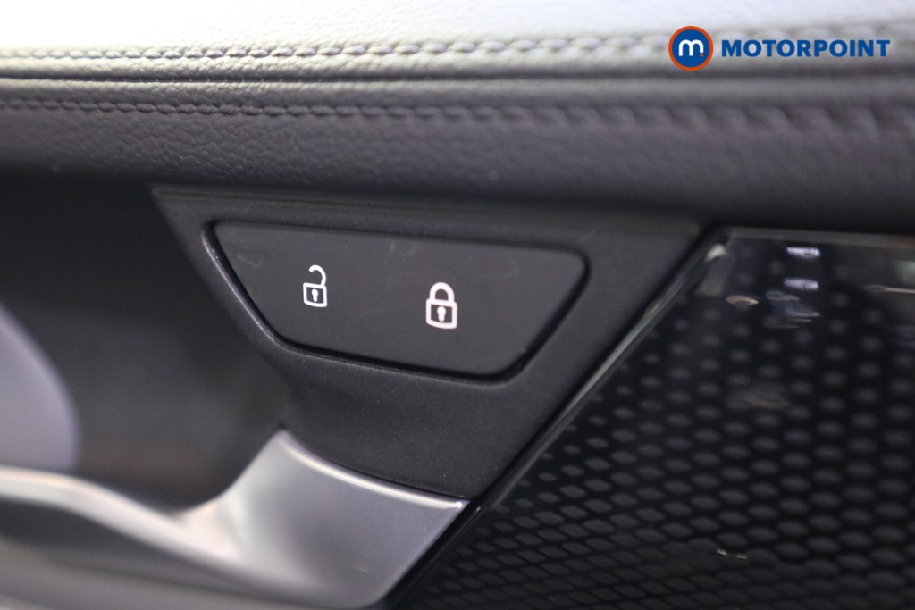 Volkswagen Passat Life Automatic Petrol Plug-In Hybrid Estate - Stock Number (1578395) - 9th supplementary image