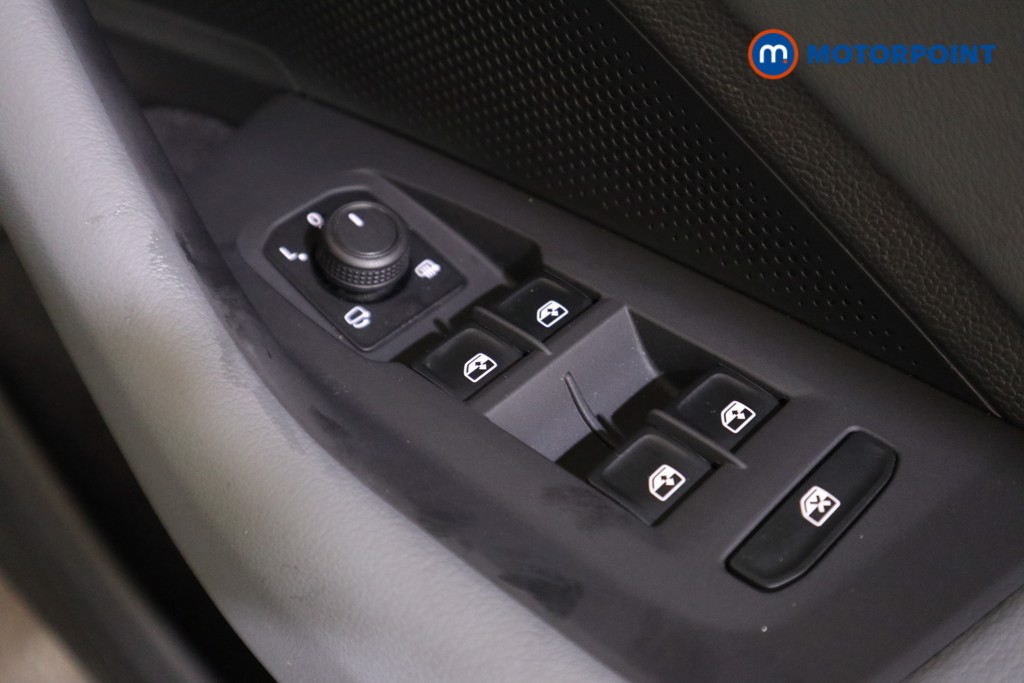 Volkswagen Passat Life Automatic Petrol Plug-In Hybrid Estate - Stock Number (1578395) - 10th supplementary image