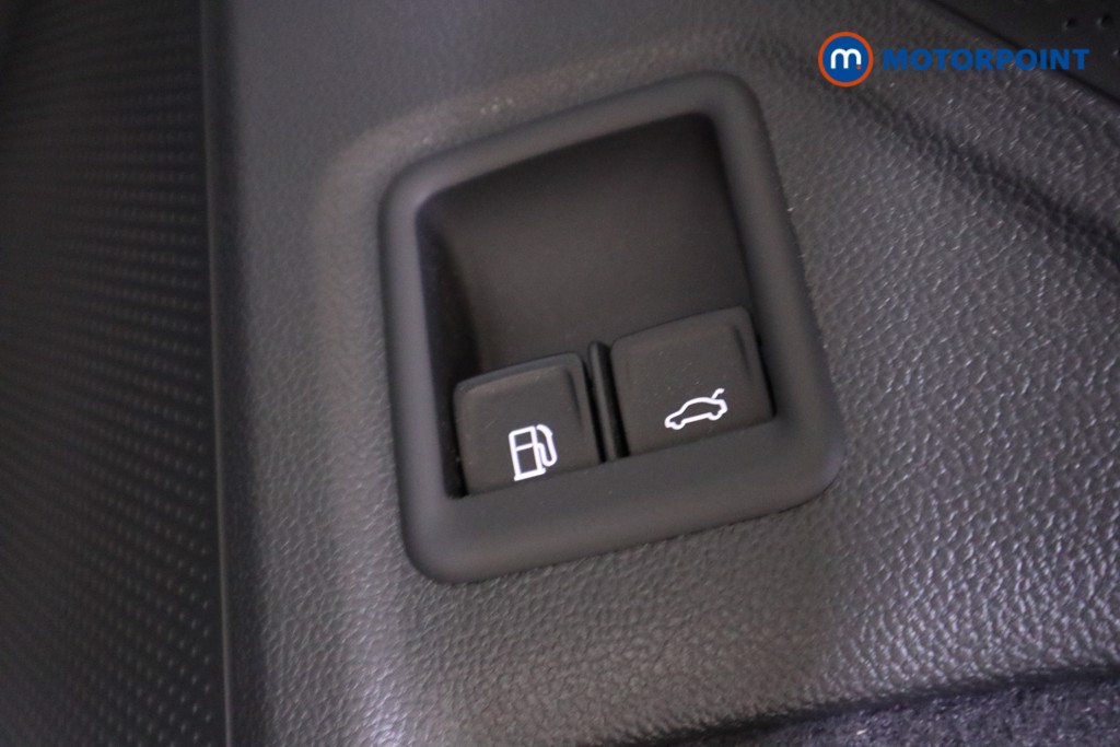 Volkswagen Passat Life Automatic Petrol Plug-In Hybrid Estate - Stock Number (1578395) - 11th supplementary image
