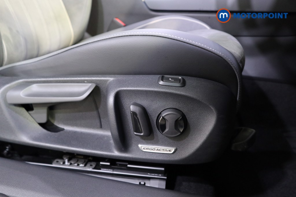 Volkswagen Passat Life Automatic Petrol Plug-In Hybrid Estate - Stock Number (1578395) - 12th supplementary image
