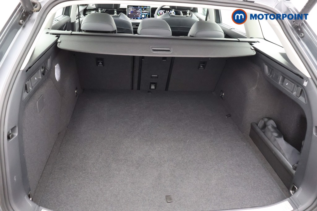 Volkswagen Passat Life Automatic Petrol Plug-In Hybrid Estate - Stock Number (1578941) - 16th supplementary image