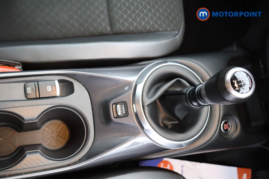 Nissan Juke N-Connecta Manual Petrol SUV - Stock Number (1566133) - 6th supplementary image