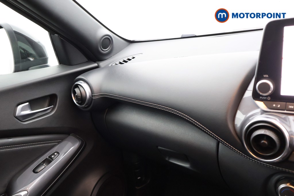 Nissan Juke N-Connecta Manual Petrol SUV - Stock Number (1566133) - 7th supplementary image