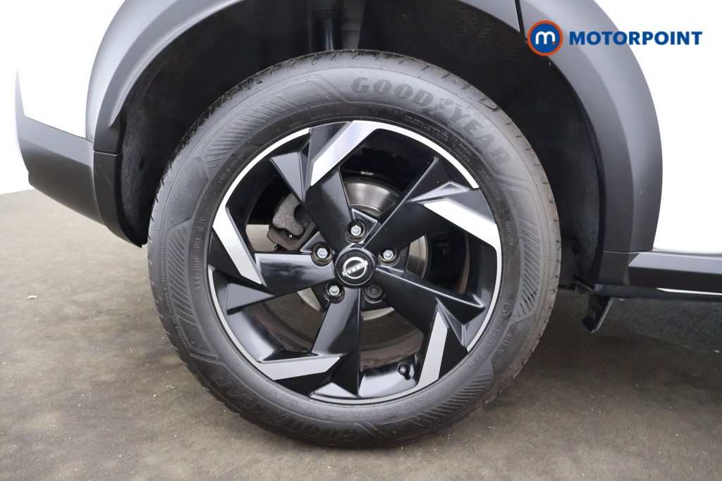 Nissan Juke N-Connecta Manual Petrol SUV - Stock Number (1566138) - 16th supplementary image