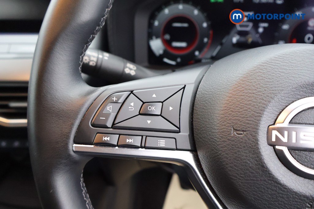 Nissan Juke N-Connecta Manual Petrol SUV - Stock Number (1570862) - 2nd supplementary image