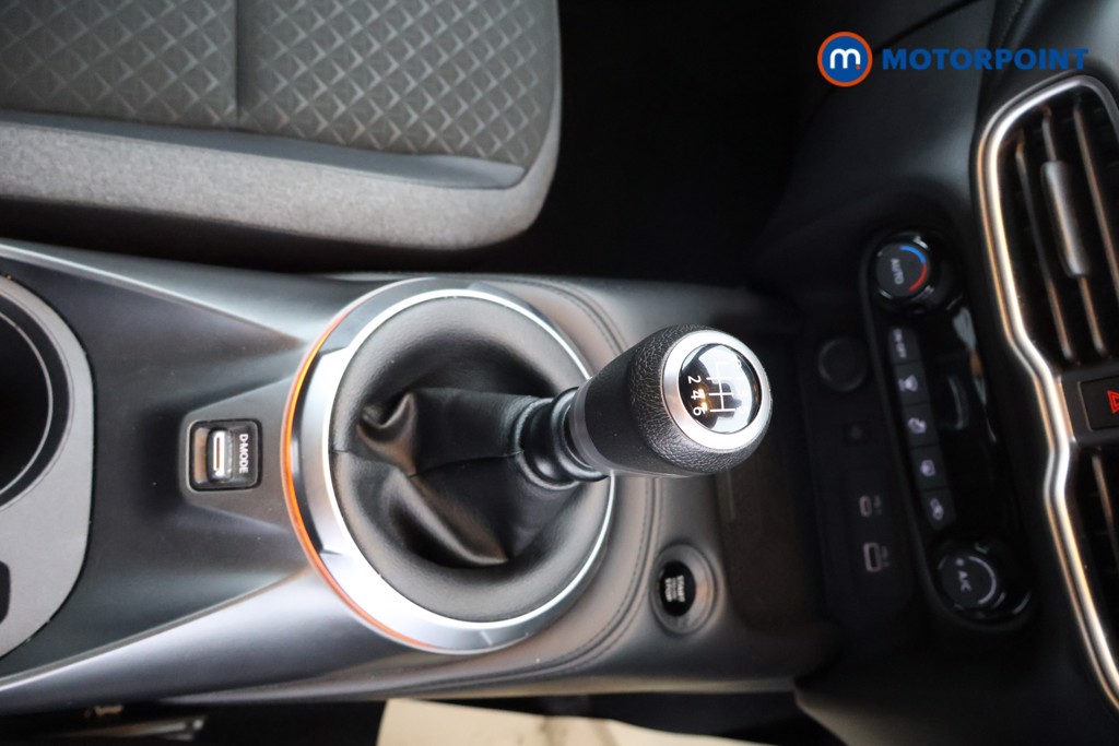 Nissan Juke N-Connecta Manual Petrol SUV - Stock Number (1570862) - 6th supplementary image