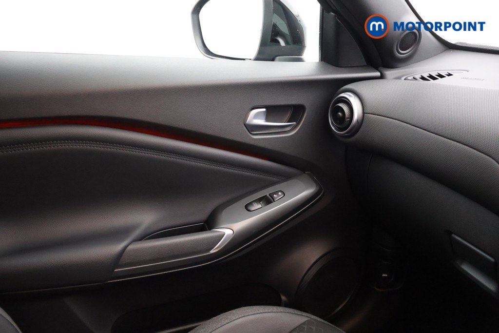 Nissan Juke N-Connecta Manual Petrol SUV - Stock Number (1570862) - 8th supplementary image