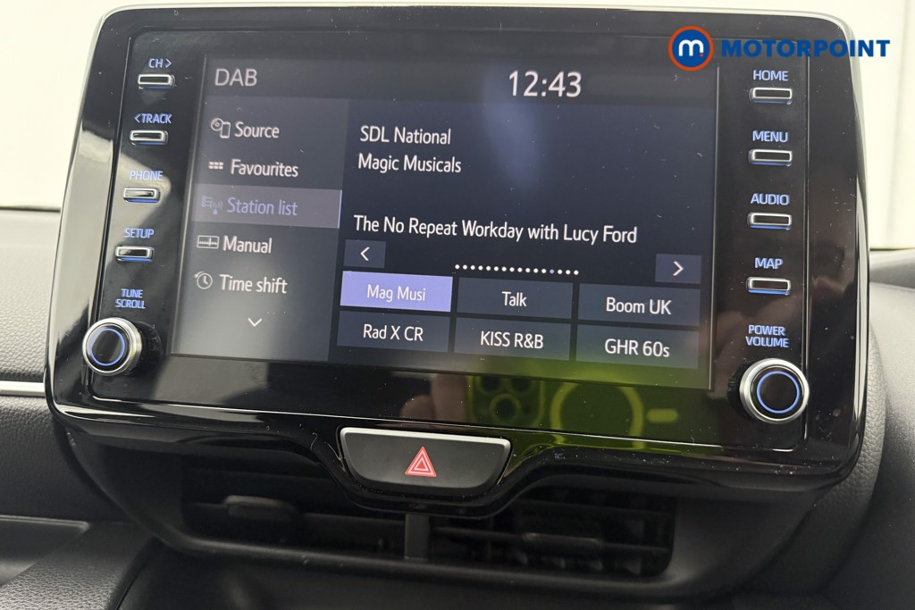 Toyota Yaris Design Automatic Petrol-Electric Hybrid Hatchback - Stock Number (1574473) - 2nd supplementary image