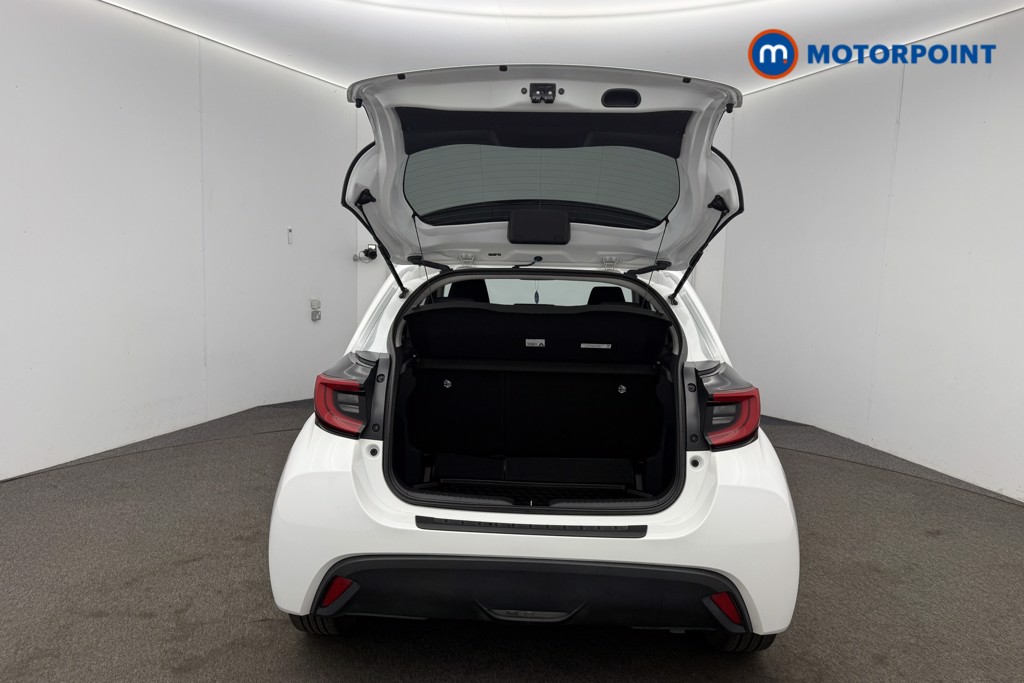 Toyota Yaris Design Automatic Petrol-Electric Hybrid Hatchback - Stock Number (1574473) - 18th supplementary image