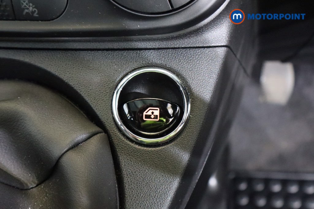 Fiat 500 TOP Manual Petrol-Electric Hybrid Hatchback - Stock Number (1575368) - 13th supplementary image