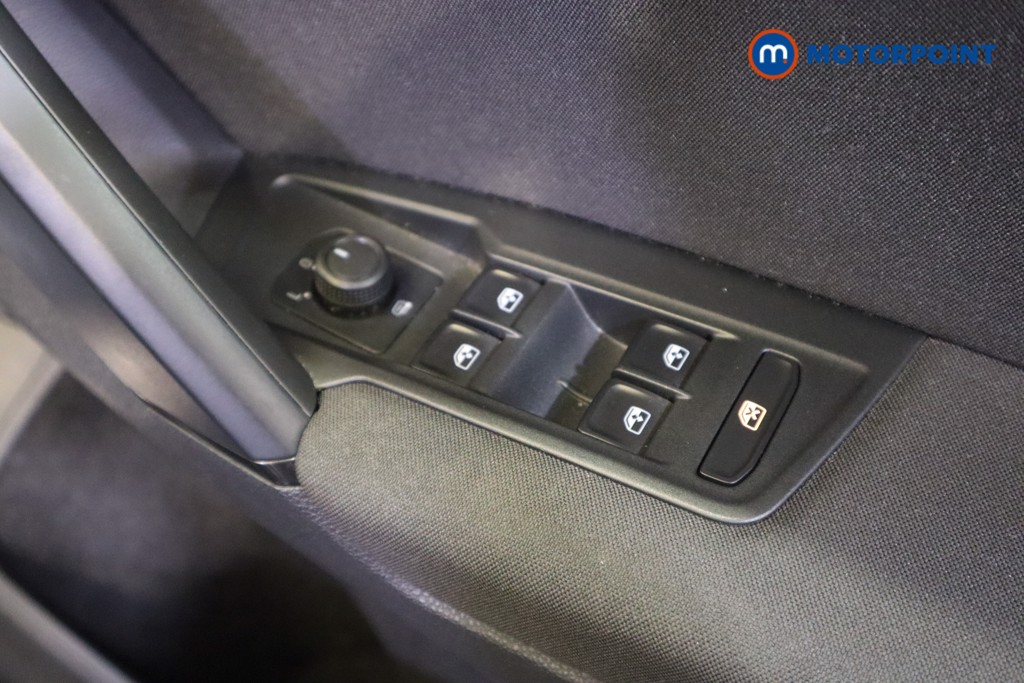 Volkswagen Tiguan Life Automatic Petrol Plug-In Hybrid SUV - Stock Number (1575432) - 9th supplementary image