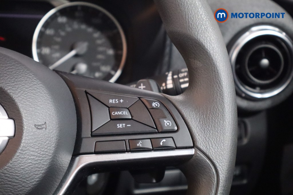 Nissan Juke Acenta Premium Automatic Petrol SUV - Stock Number (1575557) - 8th supplementary image