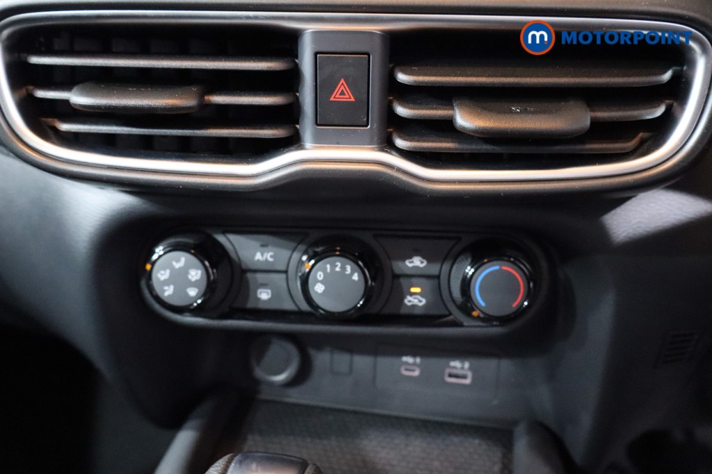 Nissan Juke Acenta Premium Automatic Petrol SUV - Stock Number (1575557) - 16th supplementary image