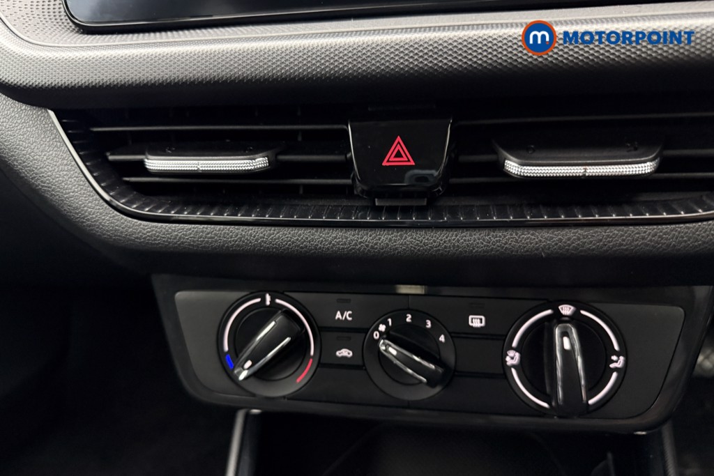 Skoda Fabia Colour Edition Manual Petrol Hatchback - Stock Number (1575680) - 9th supplementary image