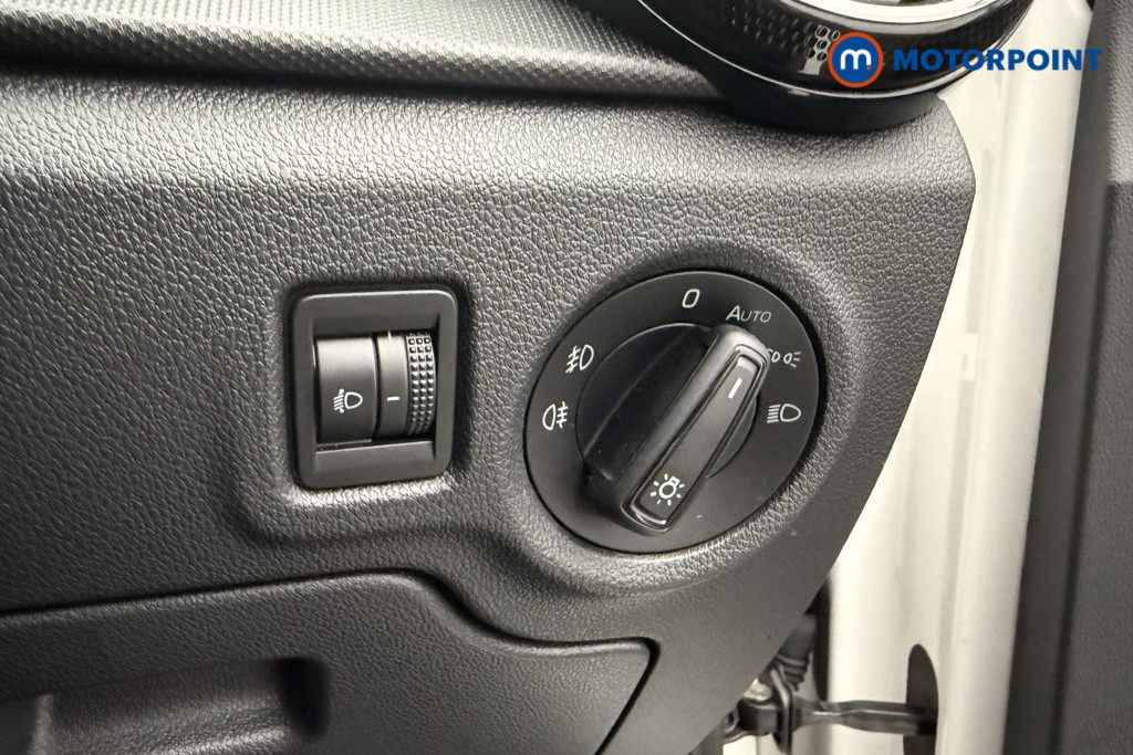 Skoda Fabia Colour Edition Manual Petrol Hatchback - Stock Number (1575680) - 13th supplementary image