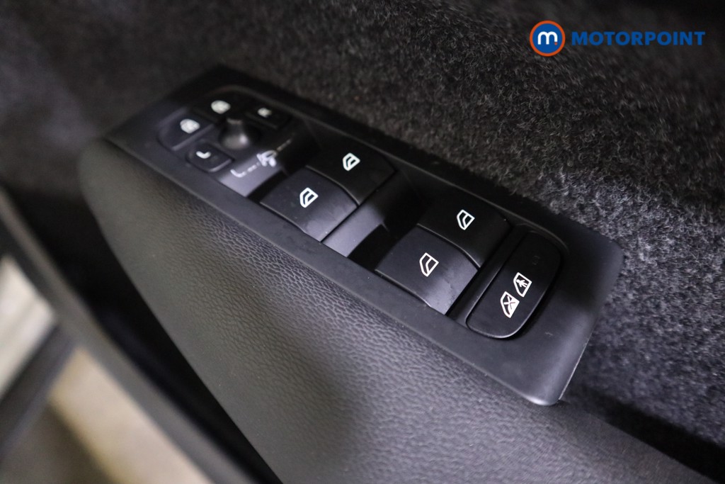 Volvo Xc40 Core Automatic Petrol SUV - Stock Number (1576096) - 9th supplementary image