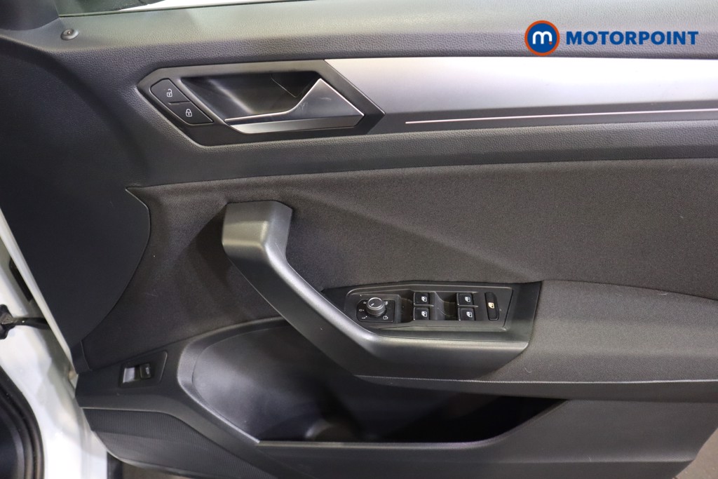 Volkswagen T-Roc Active Manual Petrol SUV - Stock Number (1577208) - 7th supplementary image