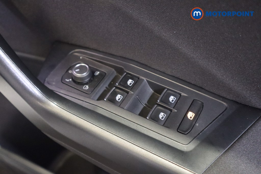 Volkswagen T-Roc Active Manual Petrol SUV - Stock Number (1577208) - 9th supplementary image