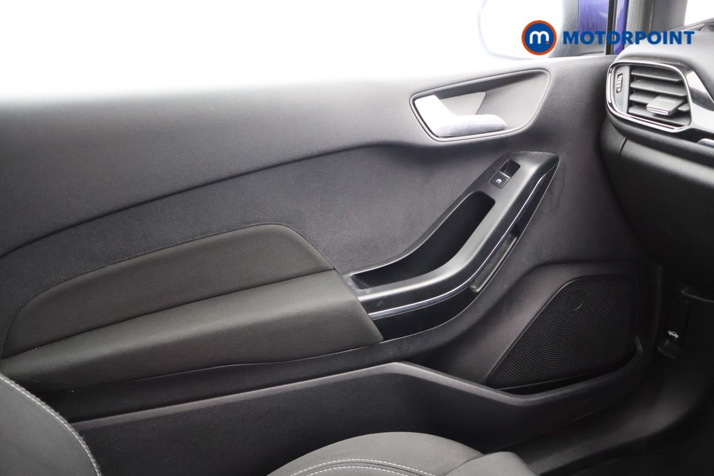 Ford Fiesta Zetec Manual Petrol Hatchback - Stock Number (1577978) - 8th supplementary image