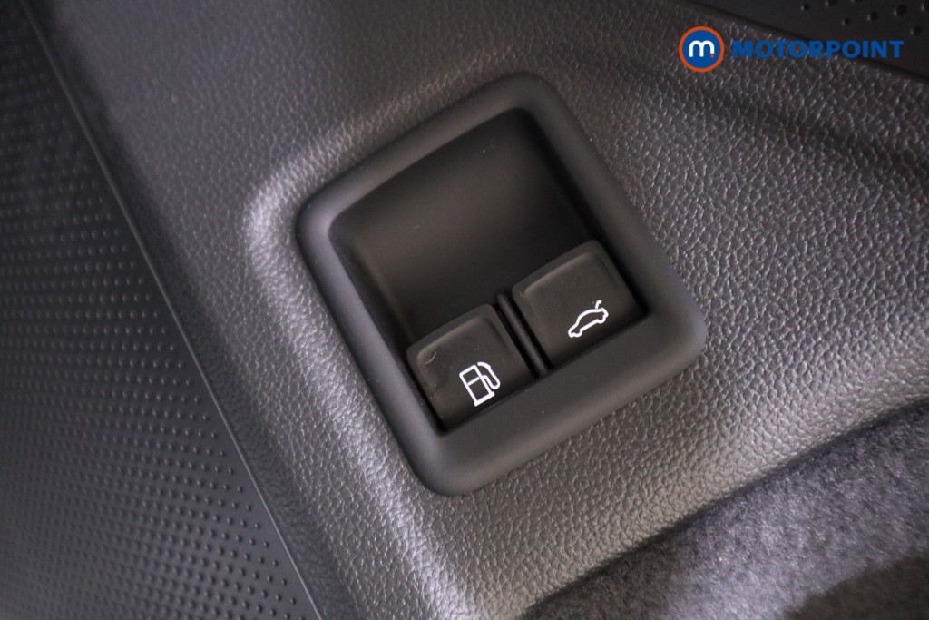 Volkswagen Passat Life Automatic Petrol Plug-In Hybrid Estate - Stock Number (1578107) - 9th supplementary image
