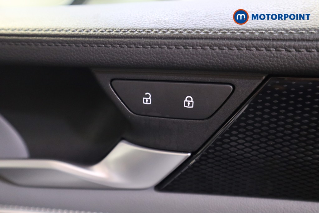 Volkswagen Passat Life Automatic Petrol Plug-In Hybrid Estate - Stock Number (1578107) - 11th supplementary image