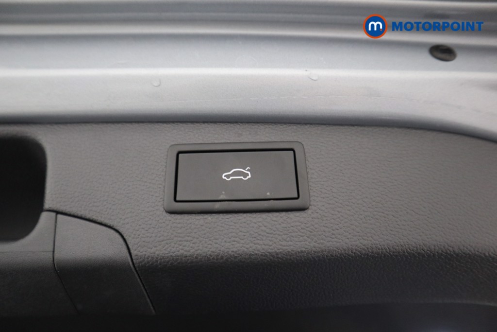 Volkswagen Passat Life Automatic Petrol Plug-In Hybrid Estate - Stock Number (1578107) - 16th supplementary image