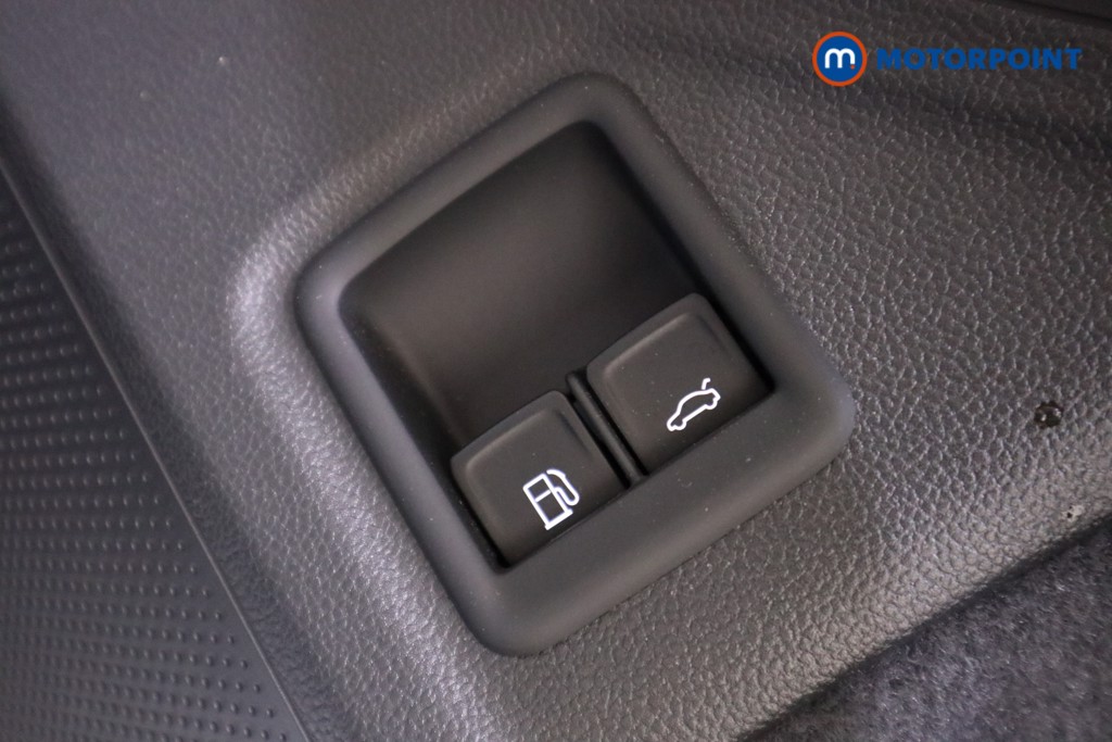 Volkswagen Passat Life Automatic Petrol Plug-In Hybrid Estate - Stock Number (1578117) - 9th supplementary image