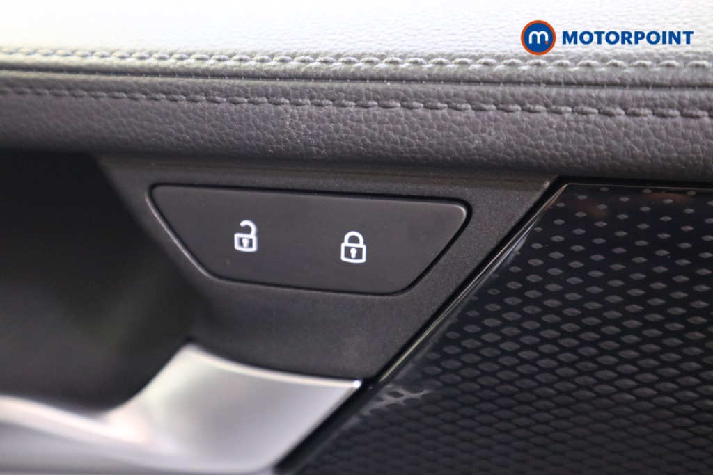 Volkswagen Passat Life Automatic Petrol Plug-In Hybrid Estate - Stock Number (1578117) - 10th supplementary image