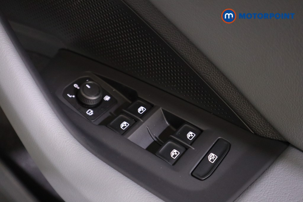 Volkswagen Passat Life Automatic Petrol Plug-In Hybrid Estate - Stock Number (1578117) - 11th supplementary image