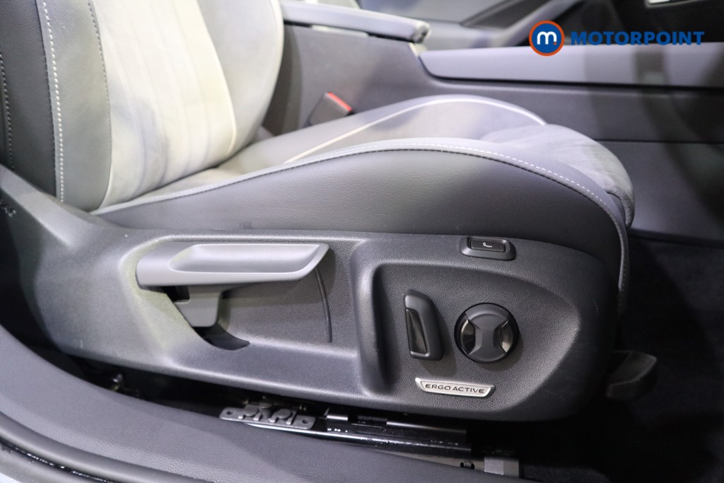 Volkswagen Passat Life Automatic Petrol Plug-In Hybrid Estate - Stock Number (1578117) - 12th supplementary image