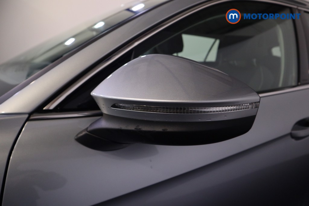 Volkswagen Passat Life Automatic Petrol Plug-In Hybrid Estate - Stock Number (1578117) - 26th supplementary image