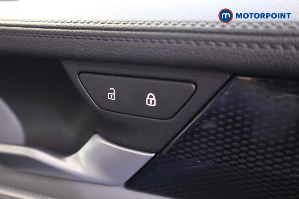 Volkswagen Passat Life Automatic Petrol Plug-In Hybrid Estate - Stock Number (1578152) - 9th supplementary image
