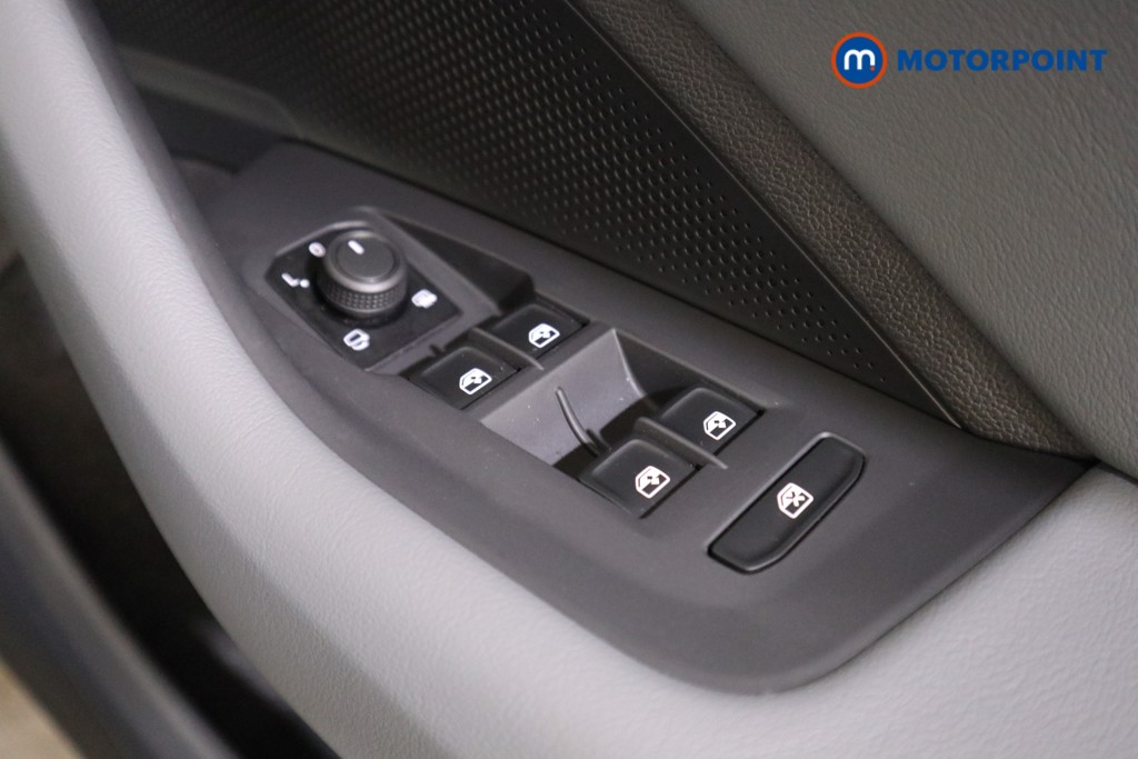 Volkswagen Passat Life Automatic Petrol Plug-In Hybrid Estate - Stock Number (1578152) - 10th supplementary image