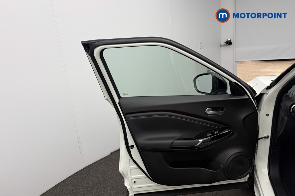 Nissan Juke Tekna Automatic Petrol SUV - Stock Number (1578229) - 4th supplementary image