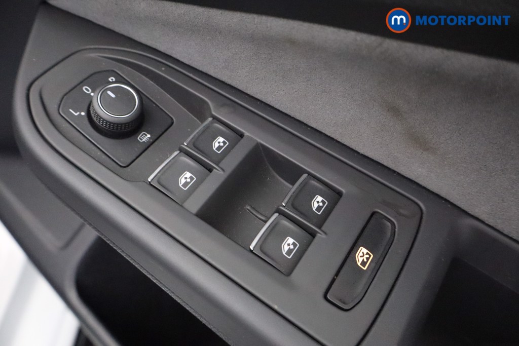 Volkswagen Golf R-Line Manual Petrol Hatchback - Stock Number (1578270) - 19th supplementary image
