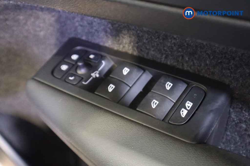 Volvo Xc40 Plus Automatic Petrol SUV - Stock Number (1578310) - 9th supplementary image