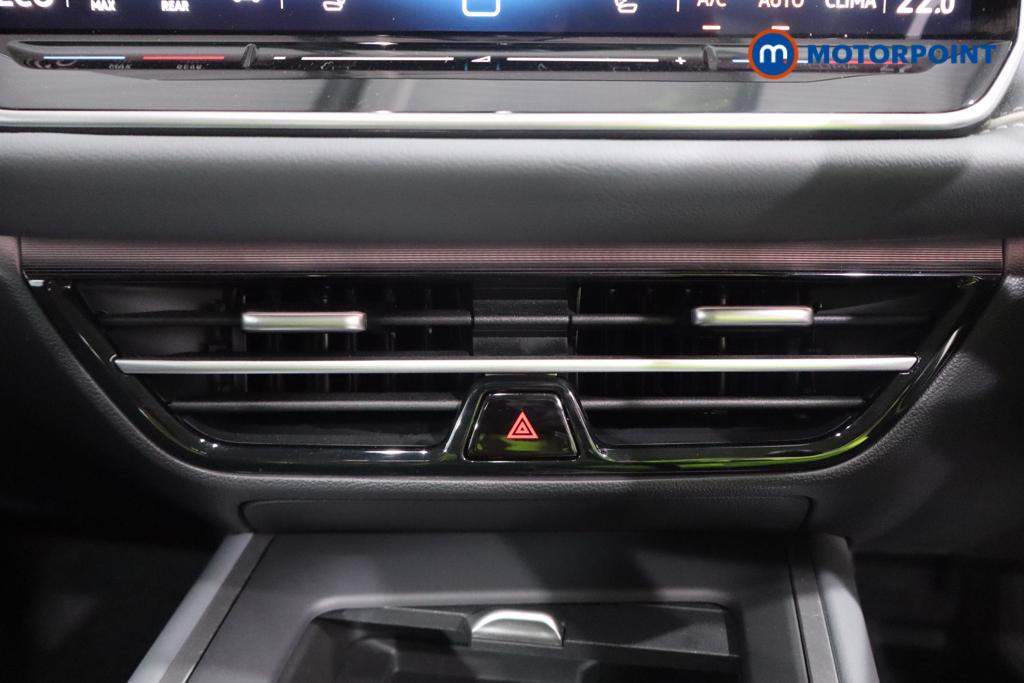 Volkswagen Passat Life Automatic Petrol Plug-In Hybrid Estate - Stock Number (1578392) - 3rd supplementary image