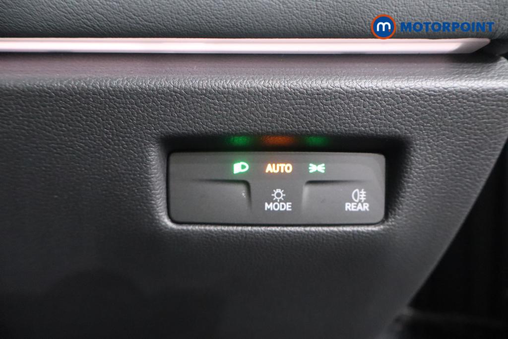 Volkswagen Passat Life Automatic Petrol Plug-In Hybrid Estate - Stock Number (1578392) - 11th supplementary image