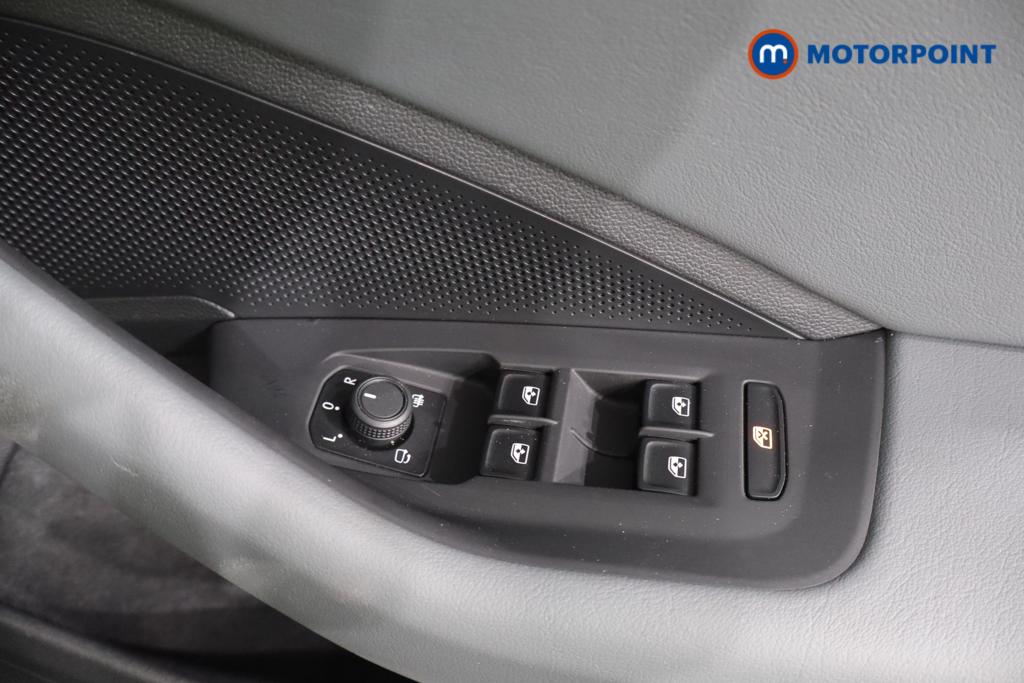 Volkswagen Passat Life Automatic Petrol Plug-In Hybrid Estate - Stock Number (1578392) - 12th supplementary image