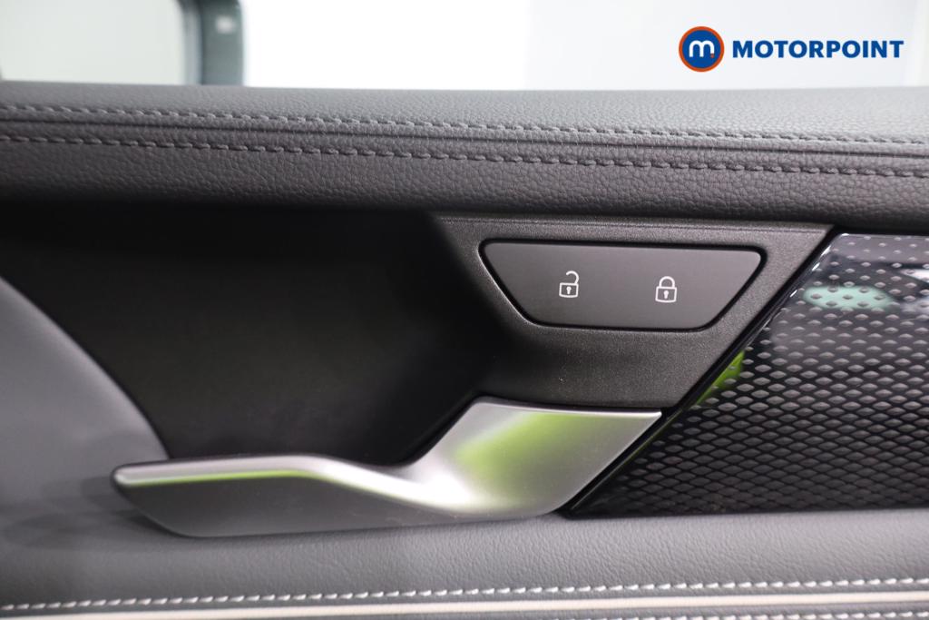 Volkswagen Passat Life Automatic Petrol Plug-In Hybrid Estate - Stock Number (1578392) - 13th supplementary image