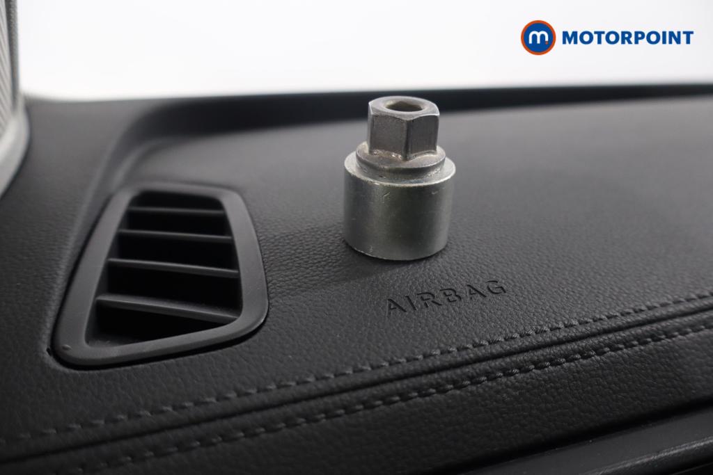 Volkswagen Passat Life Automatic Petrol Plug-In Hybrid Estate - Stock Number (1578392) - 17th supplementary image
