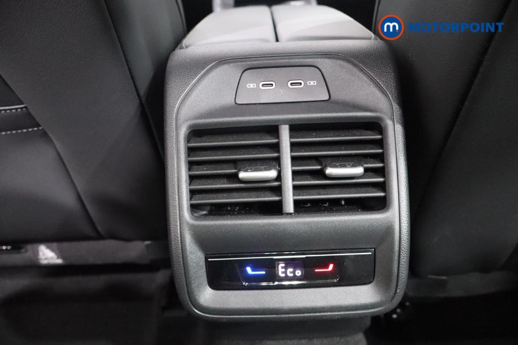 Volkswagen Passat Life Automatic Petrol Plug-In Hybrid Estate - Stock Number (1578392) - 20th supplementary image