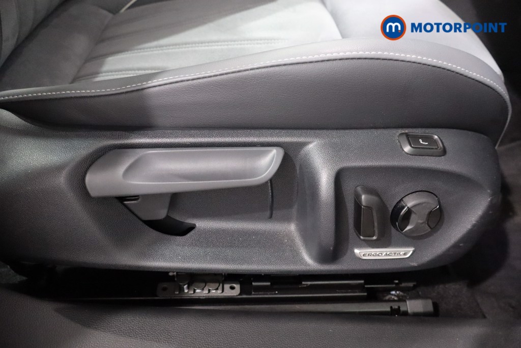 Volkswagen Passat Life Automatic Petrol Plug-In Hybrid Estate - Stock Number (1578404) - 20th supplementary image