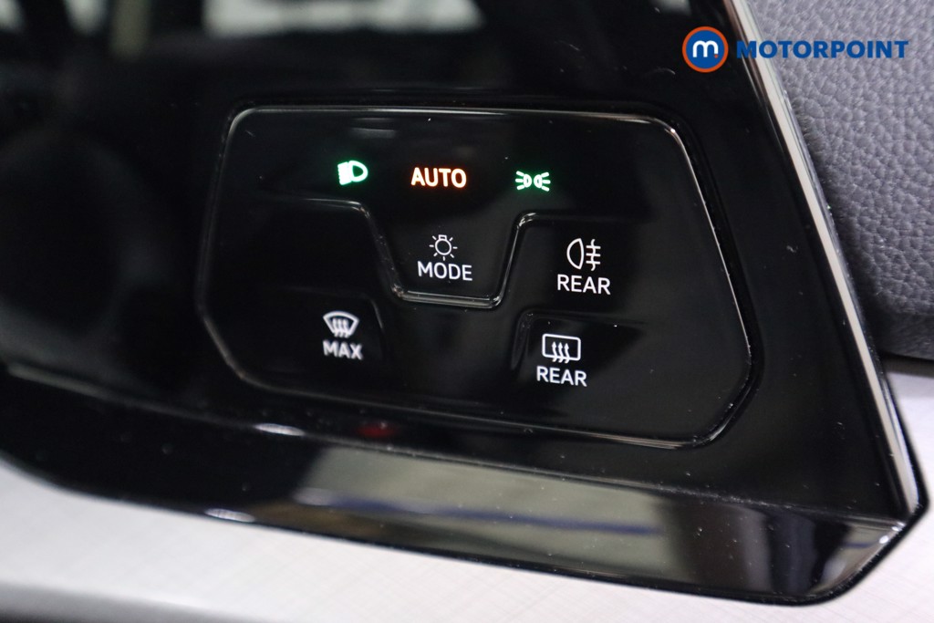 Volkswagen Golf Life Automatic Diesel Hatchback - Stock Number (1527930) - 8th supplementary image