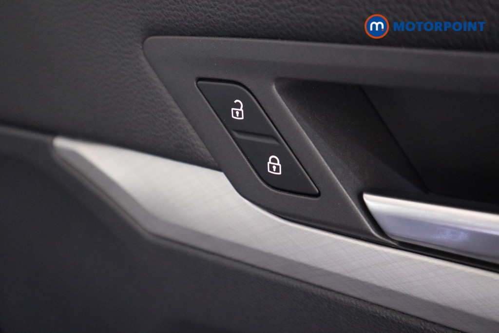 Volkswagen Golf Life Automatic Diesel Hatchback - Stock Number (1527930) - 9th supplementary image