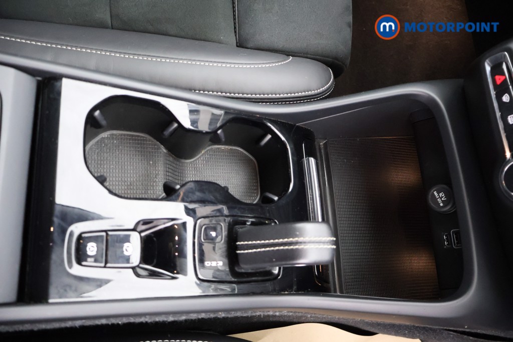 Volvo Xc40 R Design Pro Automatic Petrol SUV - Stock Number (1555931) - 6th supplementary image