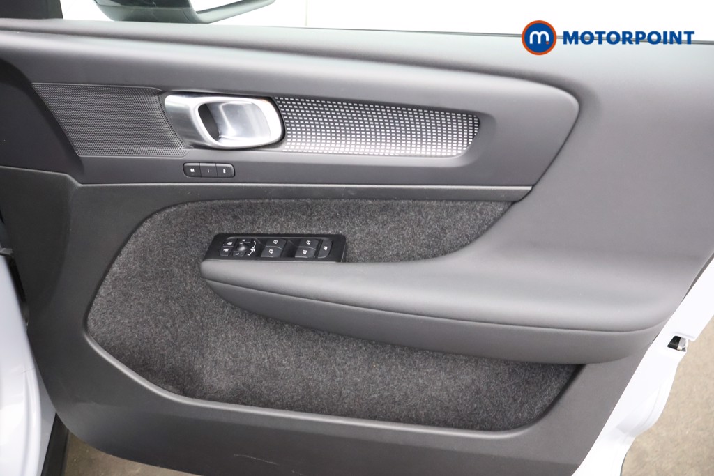 Volvo Xc40 R Design Pro Automatic Petrol SUV - Stock Number (1555931) - 9th supplementary image