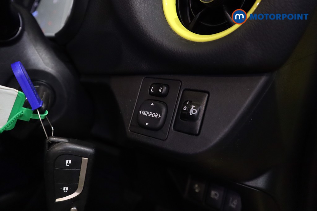 Toyota Yaris Yellow Edition Manual Petrol Hatchback - Stock Number (1571012) - 4th supplementary image