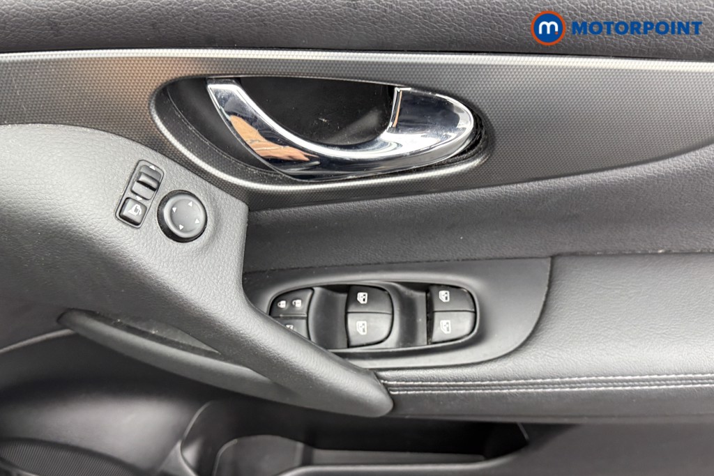 Nissan Qashqai N-Connecta Automatic Petrol SUV - Stock Number (1574931) - 16th supplementary image