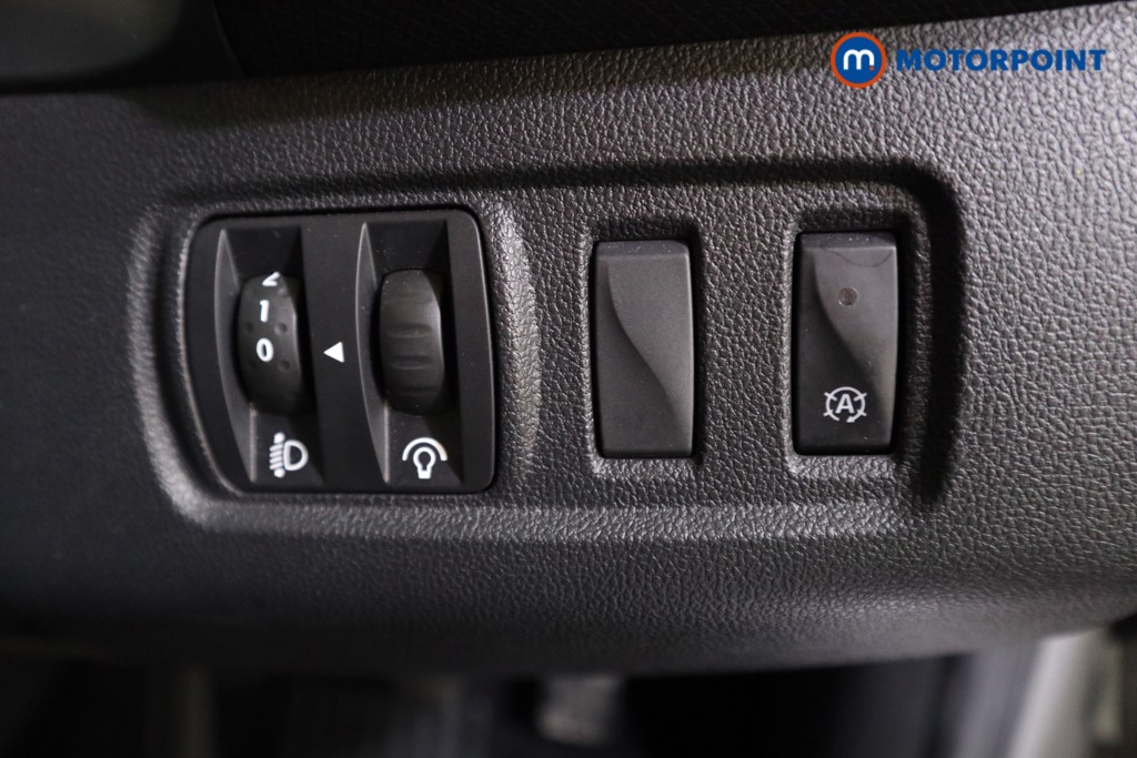 Renault Clio Iconic Manual Petrol Hatchback - Stock Number (1575047) - 9th supplementary image